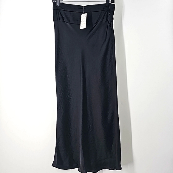 Free People Black Satiny Crinkle Fabric Midi Skirt Sz:8 w Flaw